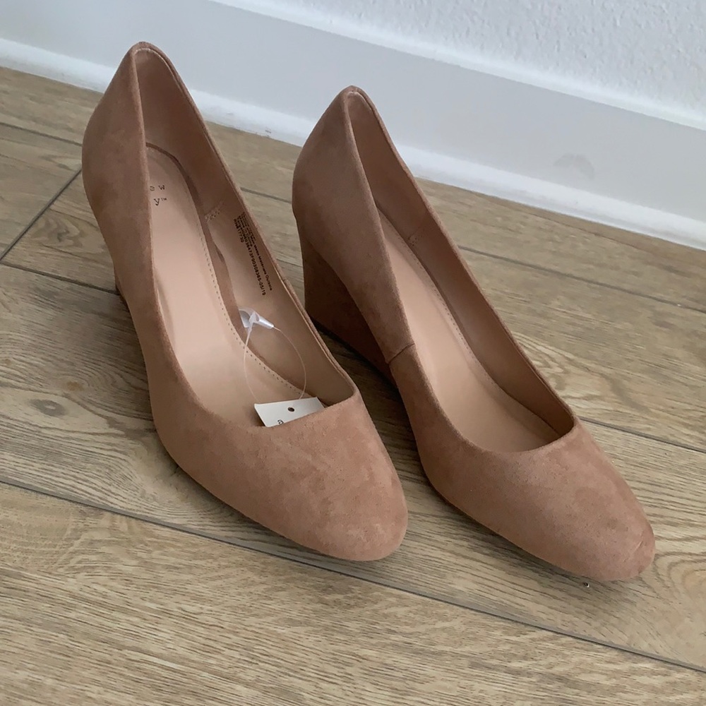 Target (a new day) pecan colored women’s dress wedge.